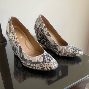 Snake pattern wedges